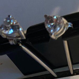 NEW ZZ HEART STUD EARRINGS